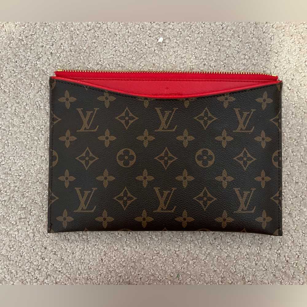 Clutch wallet